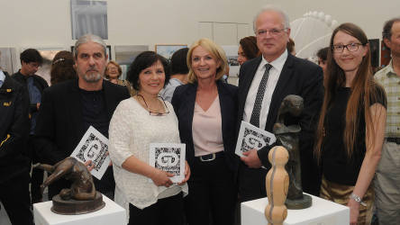 Feierten mit einer riesigen Gästeschar die Neu-Eröffnung der Galerie Daliko im alten FF-Haus in Egelsee: Heinz Körner, Dalia Blauensteiner, Vizebürgermeisterin Eva Hollerer, Bürgermeister Reinhard Resch und Barbara Margarethe Eggert (von links). Foto:  Johann Lechner 