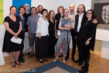 Das Bild zeigt die raumgreifend-Mitglieder Crenguta Mitrofan, Sabine Bauer-Mayerhofer, Anton Ehrenberger, Karl-Heinz Schreiner, Klaus Bergmaier (gerngesehener Stammgast), Dalia Blauensteiner, Astrid Hofstätter, Leigh du Lac (Gast-Slammerin), Barbara M. Eggert (Obfrau raumgreifend), Gregor Kremser (Kulturrat), Christian Gmeiner, und Tanja Münichsdorfer. Nicht im Bild, aber im Rahmen der Ausstellung mit Bildwerken vertreten: Alexander Curtis, Andrea Ernst Brunner-Fohrafellner. Foto: Uschi Oswald